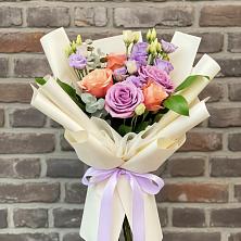 Букет цветов из:  Лизиантусы и Розы в Немчиново