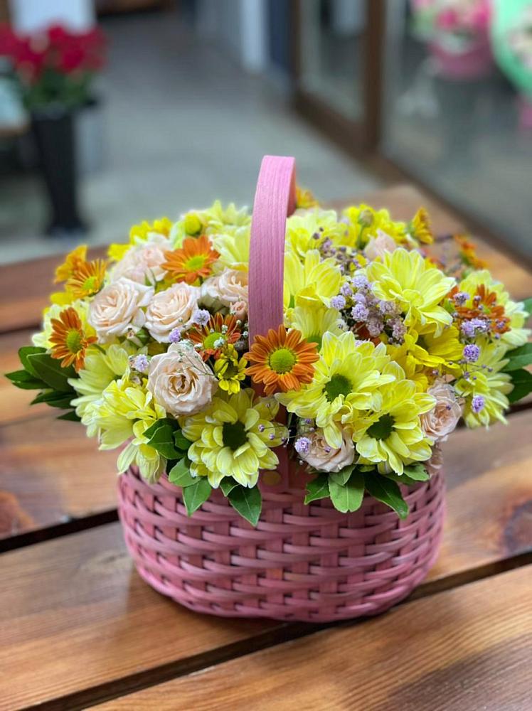 Цветочная композиция из Хризантемы и Розы в корзине в Немчиново