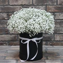 Цветочная композиция из Гипсофила в шляпной коробке в Немчиново