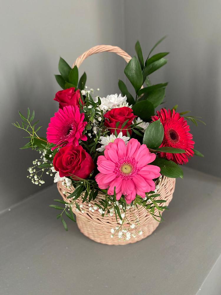 Цветочная композиция из Розы, Хризантемы и Герберы в корзине в Немчиново