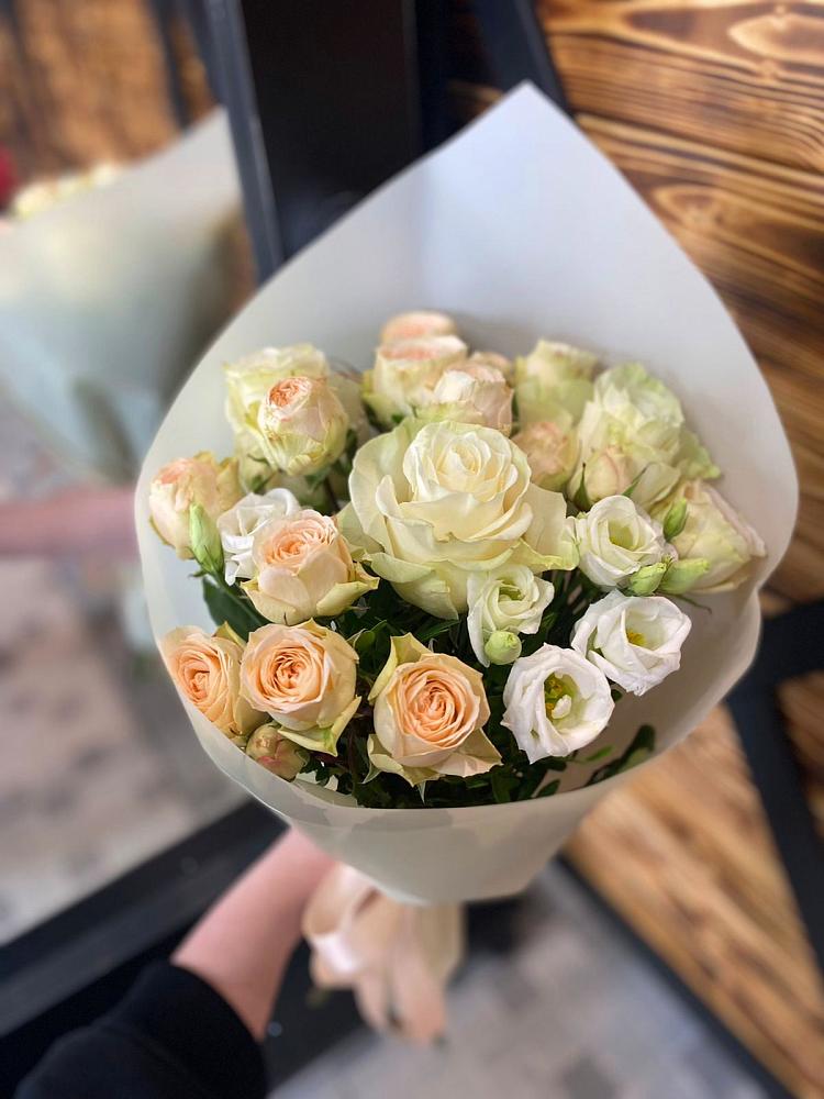 Букет цветов из: Розы и Лизиантусы в Немчиново